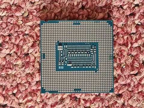 Intel Core i9-9900K processor (underside view)