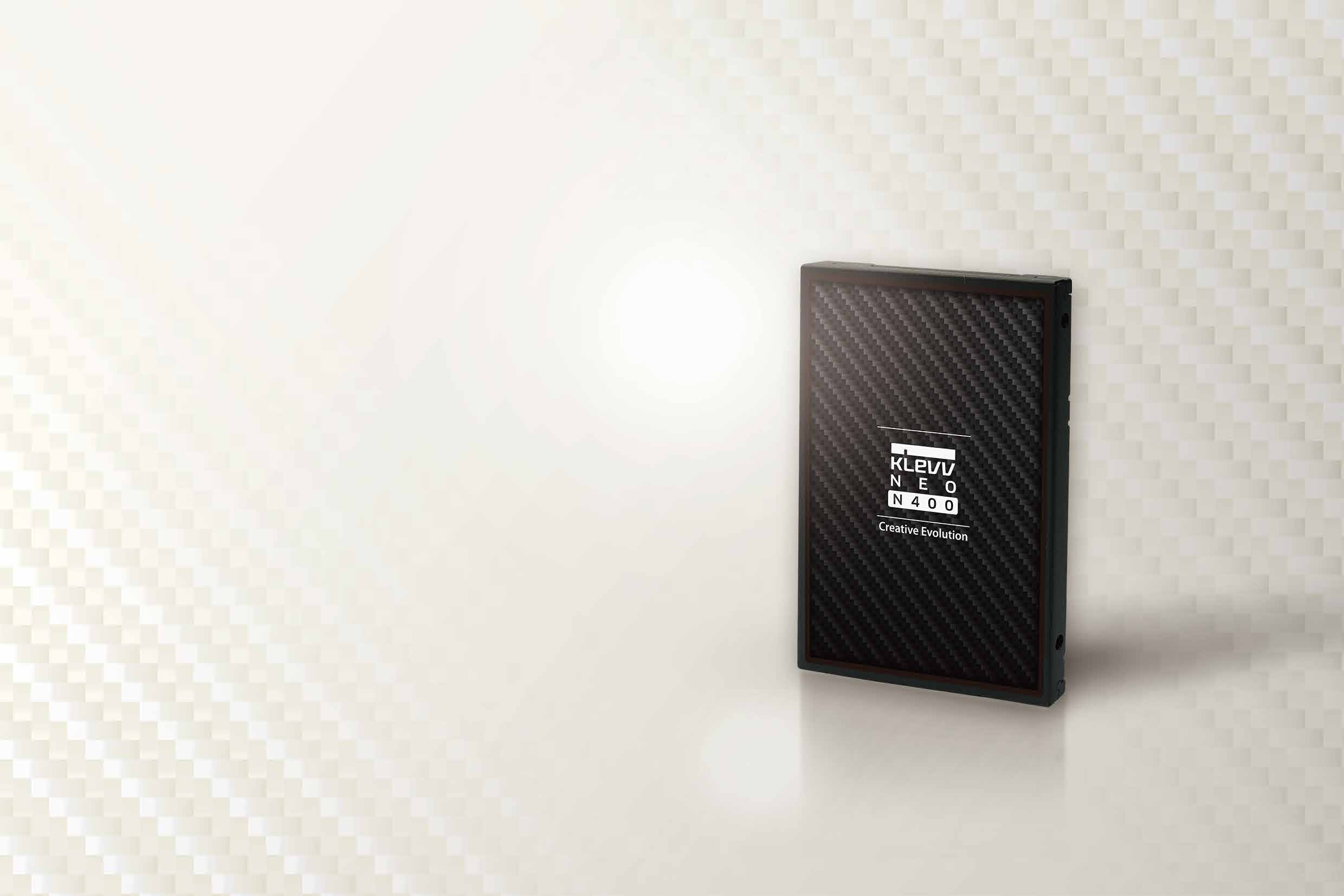 Official manufacturer product image; representative series/configuration, not an exact capacity, kit or board-partner photograph