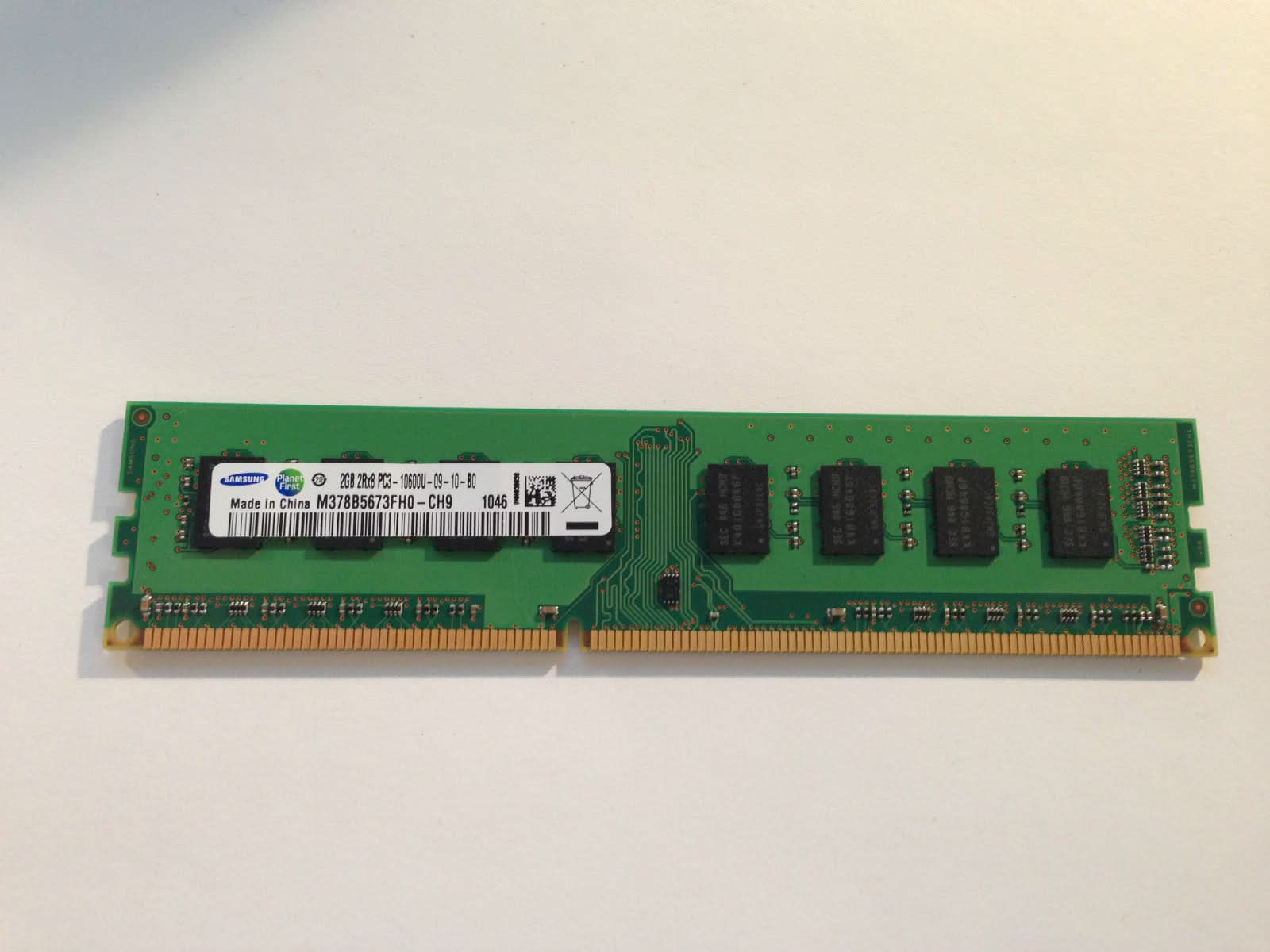 M378B5673FH0-CH9 single 2 GB DDR3 UDIMM; readable model label